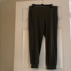 Lisa Rinna Collection jogger pants army green PM